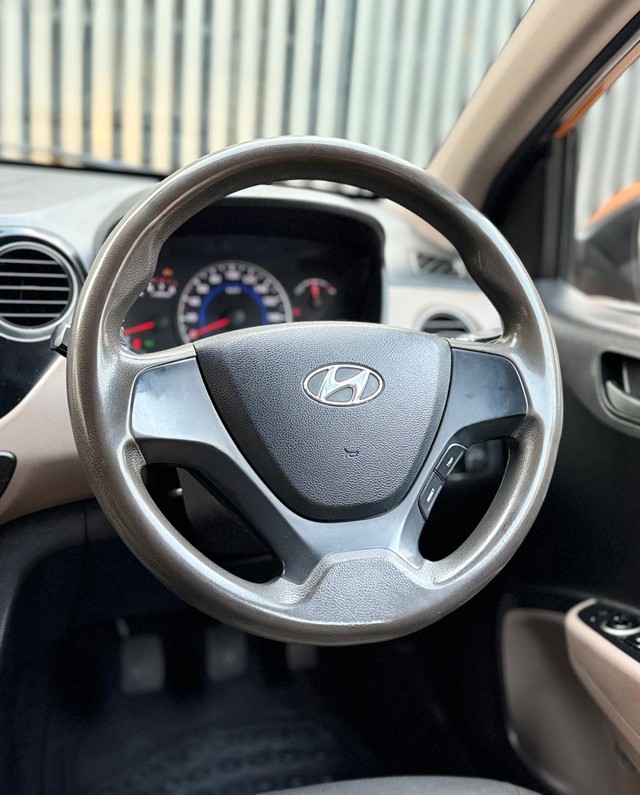Second-hand 2014 Hyundai Grand i10 Sportz for sale in Surat-8