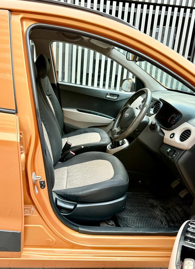 Second-hand 2014 Hyundai Grand i10 Sportz for sale in Surat-11