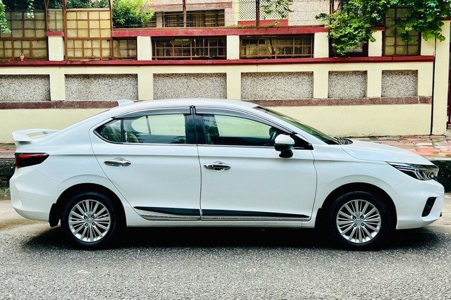 Second-hand 2021 Honda City V MT for sale in New Delhi-1