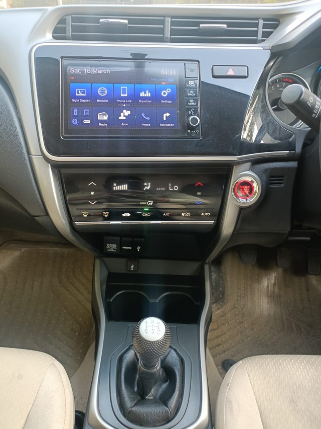 Second-hand 2019 Honda City V MT for sale in New Delhi-19