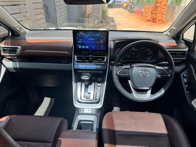 Second-hand 2023 Toyota Innova Hycross ZX Hybrid BSVI for sale in Chennai-5