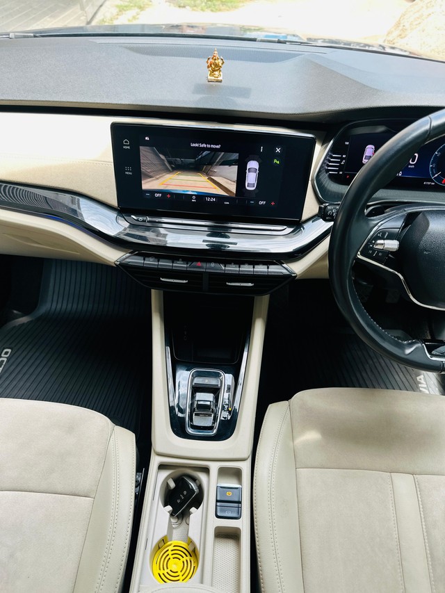 Second-hand 2022 Skoda Octavia Style for sale in Chennai-10