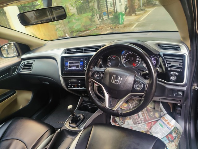 Second-hand 2018 Honda City i-VTEC V for sale in Chennai-5