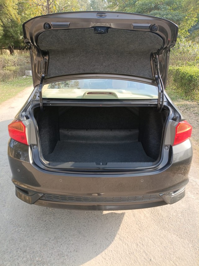 Second-hand 2019 Honda City V MT for sale in New Delhi-5