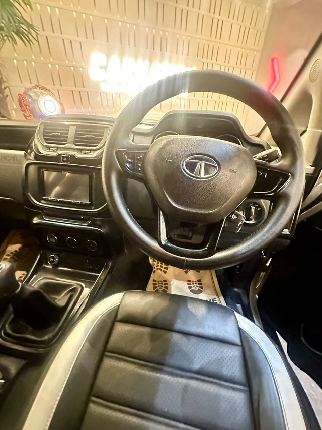 Second-hand 2017 Tata Hexa XT for sale in New Delhi-8