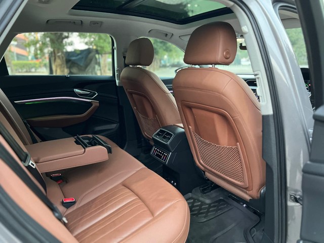 Second-hand 2021 Audi e-tron 55 Quattro for sale in New Delhi-9