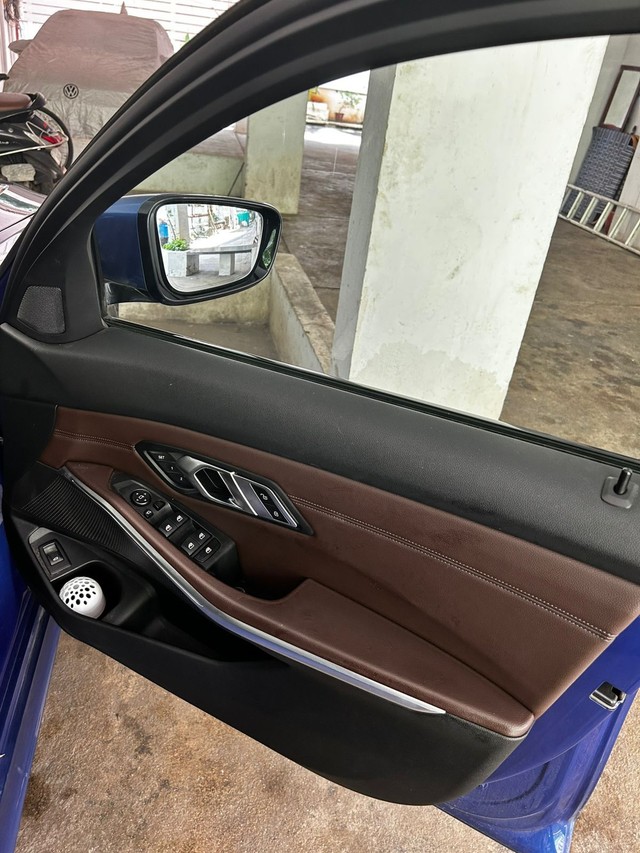 Second-hand 2022 BMW 3 Series 330i M Sport for sale in Chennai-5