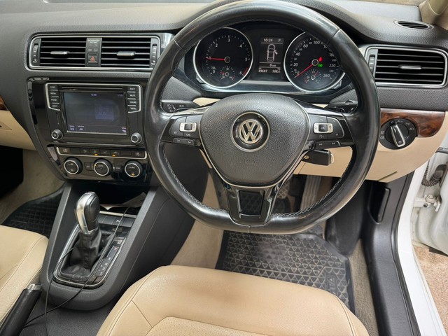 Second-hand 2016 Volkswagen Jetta 2.0L TDI Highline AT for sale in Chennai-7