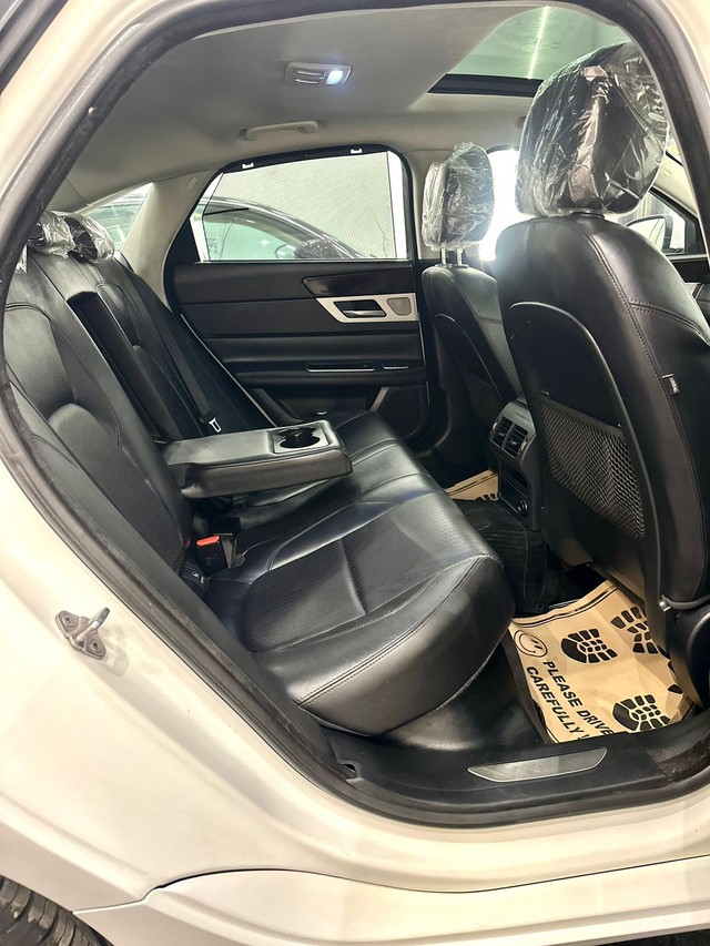 Second-hand 2018 Jaguar XF 2.0 Diesel Prestige for sale in New Delhi-4