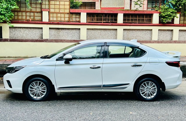 Second-hand 2021 Honda City V MT for sale in New Delhi-5