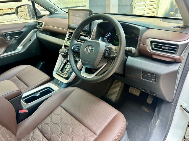 Second-hand 2025 Toyota Innova Hycross ZX(O) Hybrid for sale in Chennai-7