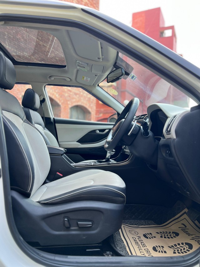 Second-hand 2023 Hyundai Creta SX IVT for sale in New Delhi-14