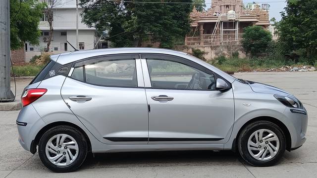 https://images10.gaadi.com/usedcar_image/QP1A.190711.020/original/59495df9-6cb4-4843-9287-0750f669f1c9.jpg?imwidth=6401