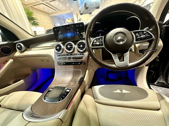 Second-hand 2022 Mercedes-Benz GLC 200 for sale in New Delhi-9