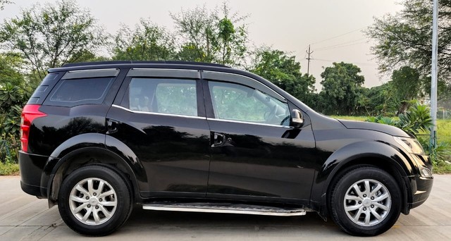 Second-hand 2017 Mahindra XUV500 R W10 FWD for sale in Ahmedabad-1