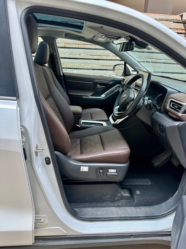 Second-hand 2025 Toyota Innova Hycross ZX(O) Hybrid for sale in Chennai-11