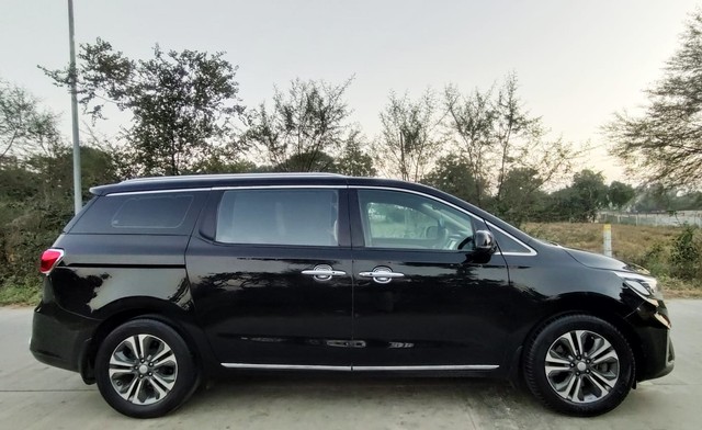 Kia Carnival Prestige 6 STR Second-hand 2020 Kia Carnival Prestige 6 STR for sale in Ahmedabad-1