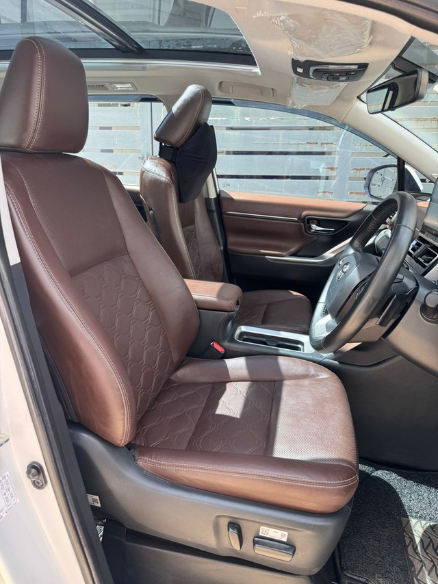 Second-hand 2023 Toyota Innova Hycross ZX Hybrid BSVI for sale in Chennai-10