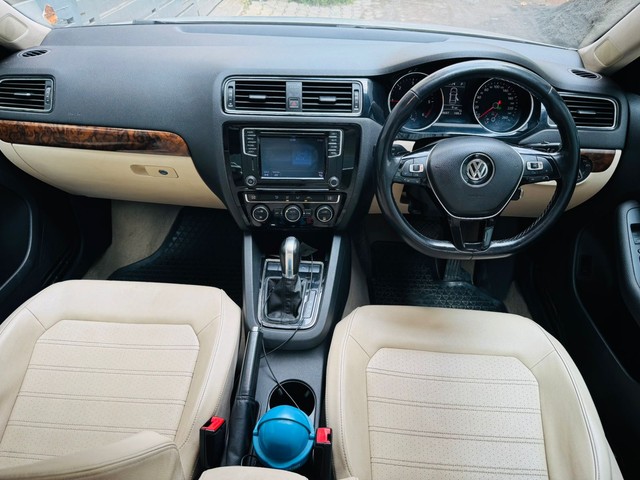 Second-hand 2016 Volkswagen Jetta 2.0L TDI Highline AT for sale in Chennai-4