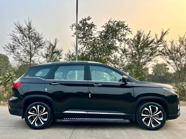 Second-hand 2023 MG Hector Plus Sharp Diesel MT for sale in Ahmedabad-1