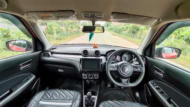 Second-hand 2023 Maruti Swift ZXI for sale in Ahmedabad-6