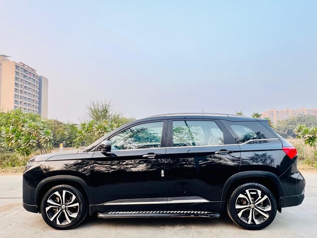 Second-hand 2023 MG Hector Plus Sharp Diesel MT for sale in Ahmedabad-3