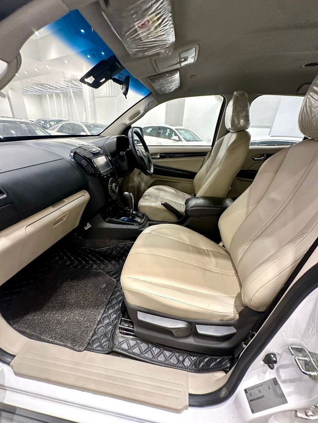 Second-hand 2022 Mercedes-Benz GLC 200 for sale in New Delhi-7