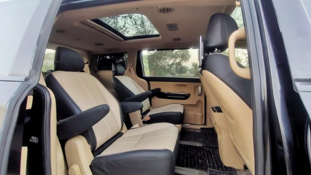 Kia Carnival Prestige 6 STR Second-hand 2020 Kia Carnival Prestige 6 STR for sale in Ahmedabad-9