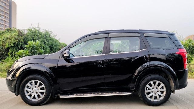 Second-hand 2017 Mahindra XUV500 R W10 FWD for sale in Ahmedabad-3