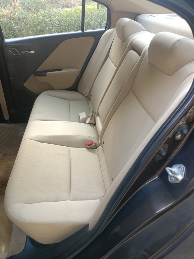 Second-hand 2019 Honda City V MT for sale in New Delhi-14