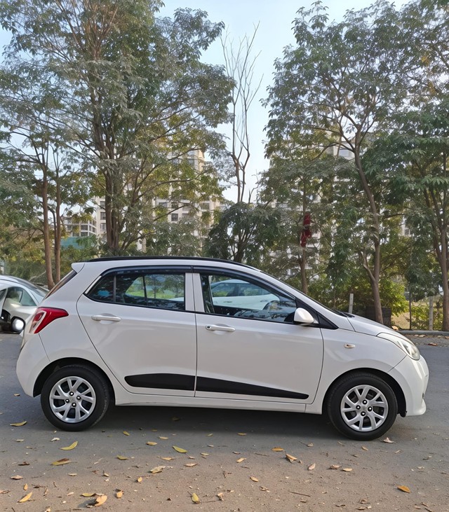 Hyundai Grand i10 1.2 Kappa Magna AT Second-hand 2017 Hyundai Grand i10 1.2 Kappa Magna AT for sale in Surat-1