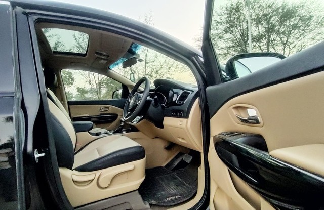 Kia Carnival Prestige 6 STR Second-hand 2020 Kia Carnival Prestige 6 STR for sale in Ahmedabad-8