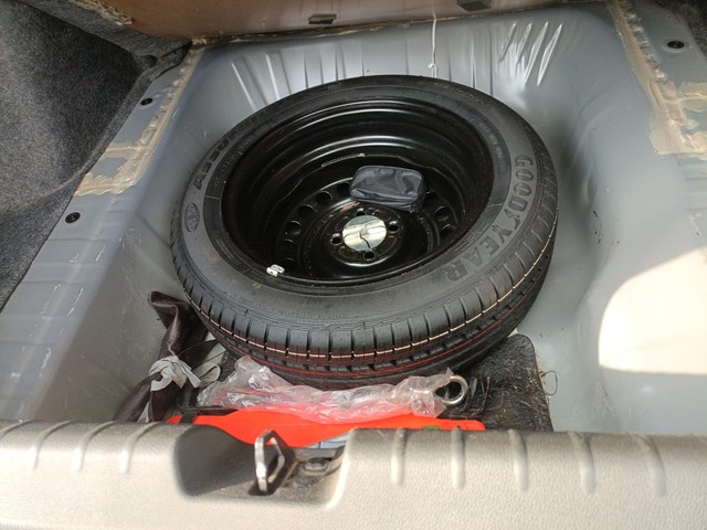 Second-hand 2019 Honda City V MT for sale in New Delhi-6