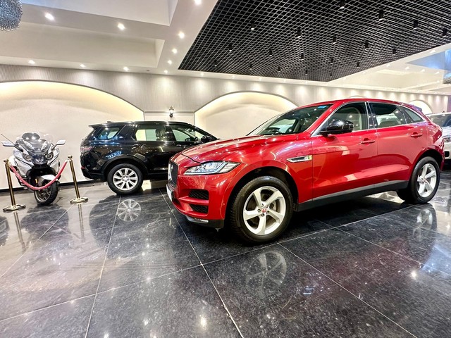 Second-hand 2019 Jaguar F-Pace Prestige 2.0 Petrol for sale in New Delhi-3