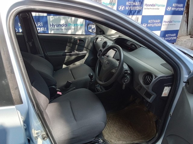 Second-hand 2012 Toyota Etios Liva GD for sale in Pune-7