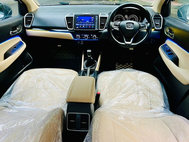 Second-hand 2021 Honda City V MT for sale in New Delhi-6