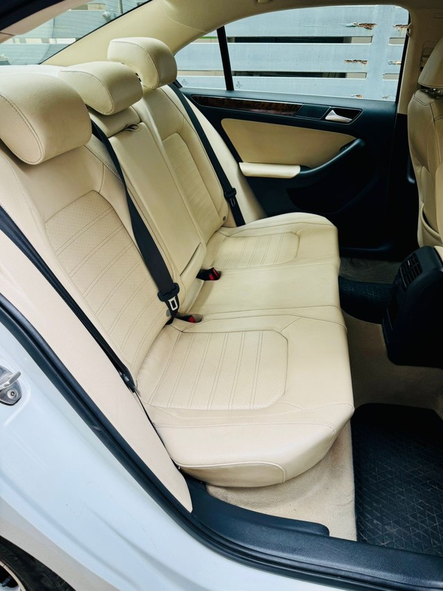 Second-hand 2016 Volkswagen Jetta 2.0L TDI Highline AT for sale in Chennai-11