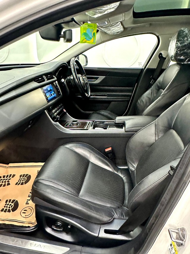 Second-hand 2018 Jaguar XF 2.0 Diesel Prestige for sale in New Delhi-13