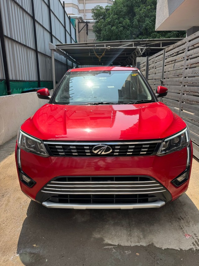 Second-hand 2020 Mahindra XUV300 W8 AMT Optional Diesel BSIV for sale in Chennai-3