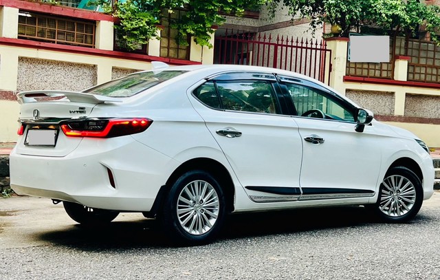 Second-hand 2021 Honda City V MT for sale in New Delhi-18