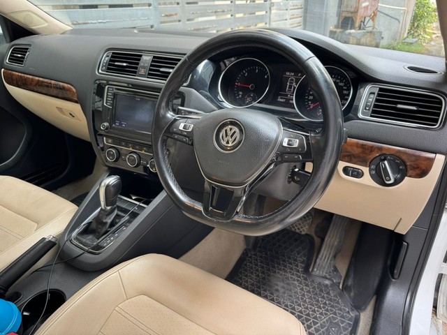 Second-hand 2016 Volkswagen Jetta 2.0L TDI Highline AT for sale in Chennai-8