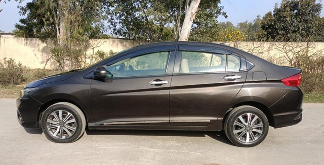 Second-hand 2019 Honda City V MT for sale in New Delhi-3