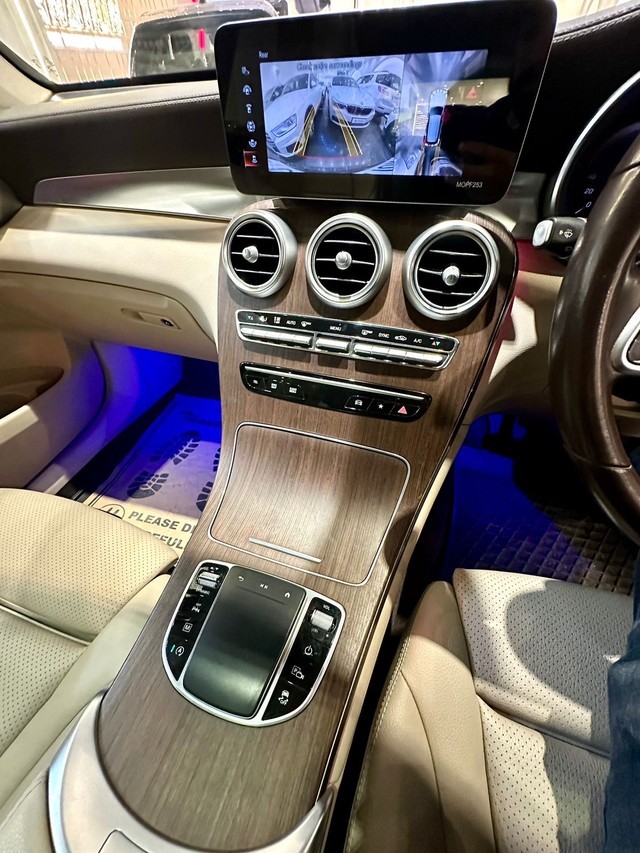 Second-hand 2022 Mercedes-Benz GLC 200 for sale in New Delhi-12