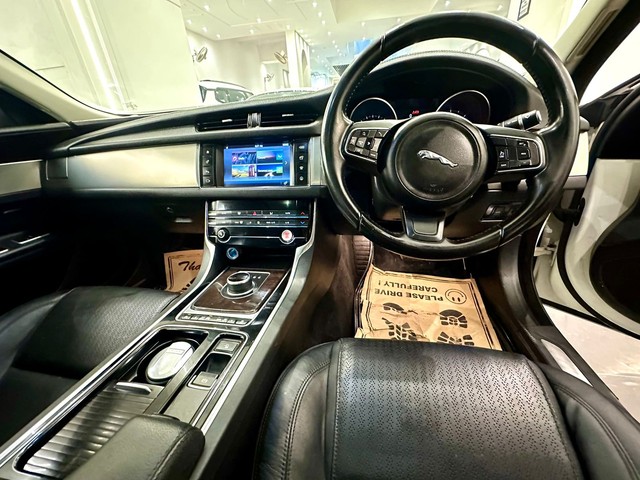 Second-hand 2018 Jaguar XF 2.0 Diesel Prestige for sale in New Delhi-6