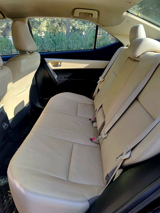 Second-hand 2018 Toyota Corolla Altis 1.8 VL CVT for sale in Gurgaon-11