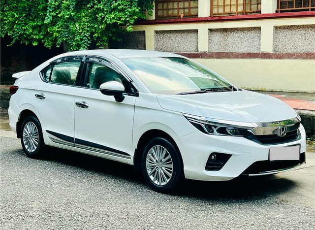Second-hand 2021 Honda City V MT for sale in New Delhi-9