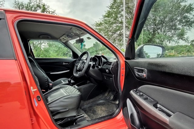 Second-hand 2023 Maruti Swift ZXI for sale in Ahmedabad-7