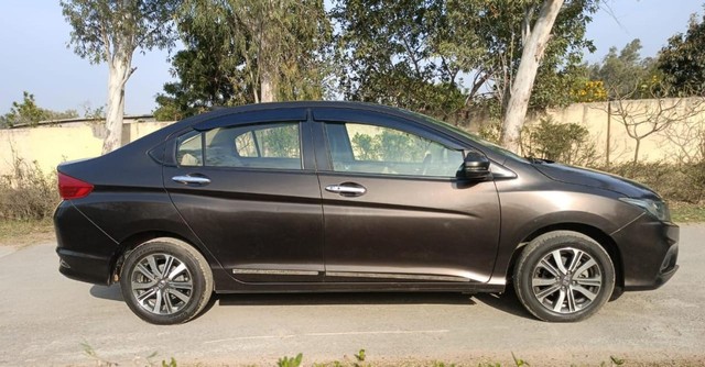 Second-hand 2019 Honda City V MT for sale in New Delhi-1