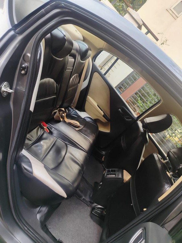 Second-hand 2018 Honda City i-VTEC V for sale in Chennai-6