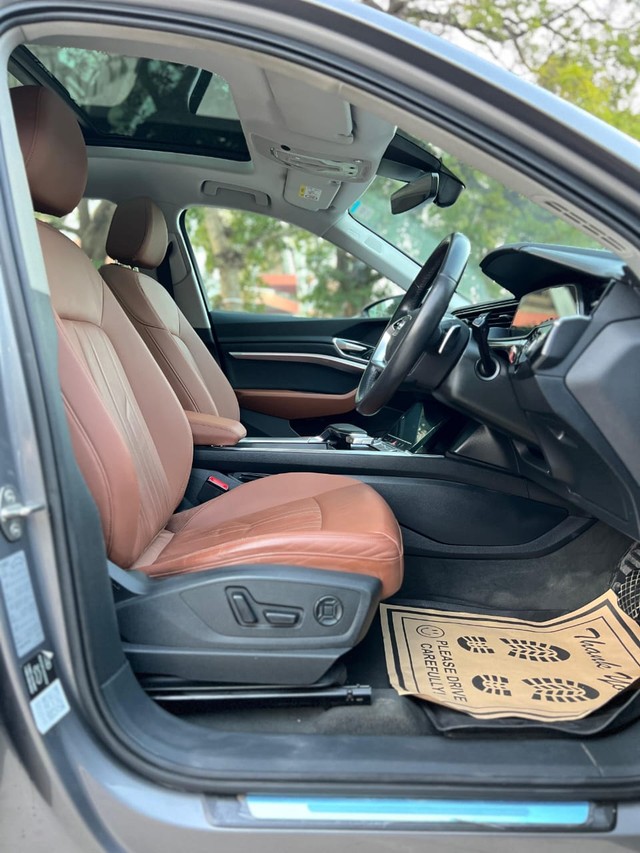 Second-hand 2021 Audi e-tron 55 Quattro for sale in New Delhi-19